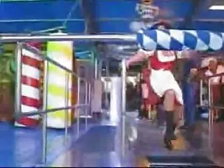 EPT, ez az a fajta párt, mi, és miért nem hívtak meg minket? Nos, vannak még Orgia, mint ez, csak nagyon nehéz, hogy őket-zárt stílusban. Csak válassza ki azokat a fiatalokat, akik ismét aranyban pihentek, ahogy Oroszországban hívták őket. Nagy-sok alkohol, elég ember szopni, szopni, nyalni csak arra vár, sex filmek ingyen hogy a csirke. Vannak kórus lányok, örömmel kell nyalogatni az ölelést közvetlenül a színpadon. De egy pár szexi segg beragadt a csapdába egy férfi, vagy több, mint hogy beragadt a pénisz