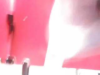 Egy Nő, Szőke, szép, miután egy porno film magyarul kemény munka lesz nyugdíjas főnök érett bőr kanapé. Pénisz szép erekció játszani a labdát tőle. Aztán leült a szervhez, amely tele van örömmel, és hosszú ideig lovagolta.