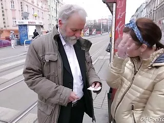 Két nő romlott biszexuális Nyalogatja egymást mell. Az ujját a szájába tette és szopott. A lányok a hátukon fekszenek és széttárják a lábukat. A férfi egy izgalommal teli péniszbe lépett, te pedig tőle, nyalta a mellbimbóit. A lányok rákká válnak, az emberek pedig belépnek a péniszbe az anus lyukába. Megfogtam a combját, és nagy péniszre löktem. Rate Szex Nagy ingyenes xex filmek gyors, ásni közel a férfi péniszét egy szórakoztató módon.