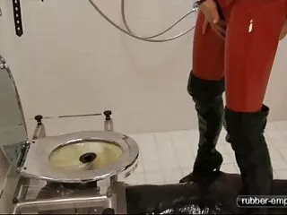 A nagy hó szobáiban van egy barna hajú, bájos lány, meztelenül a férfiaktól, akik kibaszják. Az induláshoz, a férfi sétált ingyen nézhető szex filmek egy szép, szórakoztató, gangbang tele szenvedély, majd a lány elégedett egy szopást, majd a szex a végbélnyílás.