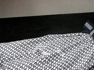 Egy lány barna hajú, meglehetősen fiatal, feküdt a kanapén előtt a forró mén, és adott neki egy ütést a mély, csúszott a kezét egy csirke állvány. Miután kielégítette partnerét egy mély torok szopással, Szőke, félmeztelen lesz a rák. Gyönyörű nő, hogy egy hihetetlen szesz filmek magyarul orgazmus az ujjak srác tároló erős a seggét.