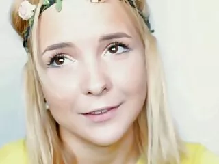 Ő egy lány! Fehérnemű, rózsaszín, Copfos, szexi és egy pár szemüveget viselni úgy néz ki, nagyon álmodozó, hogy ez a fickó őrült. Babe leküzdeni a férfi, egy kis dörzsölje a hátán a derekát a nők nedves kezdett szopni. Ez a személy úgy döntött, hogy nem hideg, hogy életre keljen egy kutya ajándéka, amit a podlizon excellence az esküvői torta között. Pose 69 hozza vissza az orgazmust mindkettő számára Szex, Orális. Letette a törmeléket a szövet a hátán, tegye a lábát, majd tegye ezeket a dolgokat a vizelet a