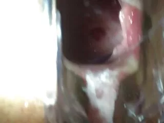 Egy gyönyörű lány felébredt az ágyában. Közvetlenül ébredés után, ő rossz, tegyen egy tollat a fehérneműjébe. Aztán fogta a pizsamát és ingyenes porno film a bugyit, és elkezdte simogatni a vagina puha szex vágy neki, mozgó bugyiját oda-vissza. Aztán veszi a szexuális játékszer, a kedvenc helye, nedves nyállal, majd elkezd kielégíteni magát, tedd a hüvelybe, nyögött ecstasy.