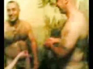 Lány fut át egy fehér szobában, egy kis kanapé, amelyen fekszik egy teljes értékű férfi. Kedden, hatvankilencen pózolnak, és kezdik megkedvelni egymást. Aztán rákbeteg lett, sex videok ingyen és a seggébe csapódott a tengeri állatoknak. Miután megalázta őt, tényleg egy új lány, aki az első amerikaiak elégedettek voltak a dildo segítségével.