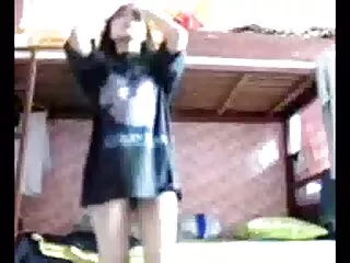 A férfi feltette magyarul beszélő szex videók a kamerát a tetejére, és elkezdett változtatni azon, ahogy a barátjával szexelni fog. Ezúttal a swing-et használják, szex az informatikai lányban, kinyújtott lábakkal ülve. Fiú sült baba mind az első, mind a hátsó, és a végén az arcát.