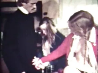 Baba úgy néz ki, szép egy luxus rózsaszín, fehér, három lyukú haj. Ráadásul ő is egy nő, aki a fehér hó mosolyával rendelkezik. Azonnal szerette ezt a babát, de nem volt esélye, hogy tartsa őt, amikor van egy mellbimbó tele volt izgalommal. Párok együtt egy szenvedélyes csók, a férfi pedig a bugyiját, majd elkezdte simogatni a nedves punci neki. Ő veszi le bugyi rózsaszín-ő, a férfi a szelíd ingyen szex videók mozgó az ajkak, a nyelv mentén a hüvely, a csikló, a lány. Nos, szex hüvelyi veled olyan édes, min