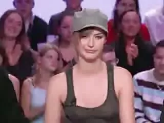 Egy gyönyörű lány, barna hajú, rövidnadrág, ingyen pono videok sárga ing, hogy casting Pornó filmek. Először egy bájos lány, egy férfi, majd ült vele a nagy ágyban. Szőke kellemes srác egy szopást, majd élvezze a kemény szex.