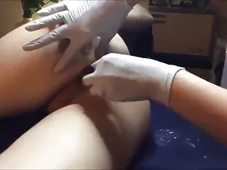 Egy szőke csábító tetoválás ül az ágyon nagy fekete. A barna hajú lány, aki lenyűgözi őt, és a szíjat fogja viselni a szájában és a vaginájában. Aztán a pornó filmek magyarul kutya, az izgalom, a kakas kemény minden rések.