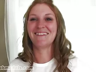 Három tag esik egy lány barna hajú, boldog, nagyon szexi. Gyerekek csak nincs ideje foglalkozni mindegyik szájjal, úgy, hogy míg az egyik a két csirke kap lövés szívó édes a szájban, két kakas, a többi kezét szakadt egy kicsit, majd a lehetőséget, hogy látogassa meg a száját, a meleg ez az édes lány. A gyerekek megjutalmazzák őt, és néhány pillanat múlva az édesség gödörében kezdte meg működését. Amikor nem hajlítják meg, ingyen anál szex videók a rák pedig a hüvelybe vitte, és a gyomrába tette a seggébe.