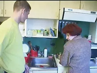 A nagy szoba az egyik ház a vidéki területeken egy lány barna hajú csillogás, fekete póló, narancs nadrág. Először ingyen letölthető pornó videók is, DIY simogatta magát az ujjaival, majd elégedett két ember őrült forró szopással. A srácok fasz szépség a két csavart, majd töltse ki a nyílásba a cum.