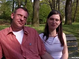 Aranyos kutyák úgy döntött, hogy vezetni egy lány hármasban a hajón, jó szórakozást. pornó videók letöltés Bikinis lányok, akik szopják őket, és együtt szarok, én tényleg ő vagyok. Aztán csupasz fiatal test rugalmasabb, mint ő, és tegye ki a fűtött testét, mielőtt a férfi izgatott.