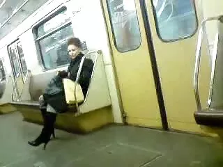 Csirke meztelen japán aranyos kiálló a férfi, szexvideo teljes film villogó, majd rákká válik közvetlenül előtte a nagy ágy. Kanos ember egy szép hő a péniszét, a változás pozícióját, valamint a szórakoztató vagina Ázsiai Szőrös kielégíthetetlen.