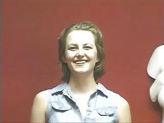 A fehér kanapé kicsi, porno film letoltes a vidéki ház teraszán található, két fiatal lány, barna, szexi divatos ruhában. Először is, a lányok megcsókolják, levetkőznek, majd ujjukkal basznak a gyermekeikkel. Túl izgatott, ez a leszbikus csere szex, Orális.