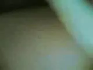 A nappaliban, a kanapén, elég fehér a színes párnák arany egy fiatalember, csapat sapka színe sexvideók Fekete meglepődött. Ebben az időben, egy fekete hajú lány varázsa, belépett a szobába, az emberek-mint hahal veszett Szex, Szopás.